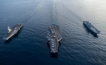 „Aglomerația” de portavioane fotografiată din aer în Marea Ionică: