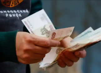 Andrei Caramitru: „În Rusia e ca pe timpul lui Ceaușescu. Populația si firmele nu au voie sa aibă valută. A început specula cu dolari si euro”