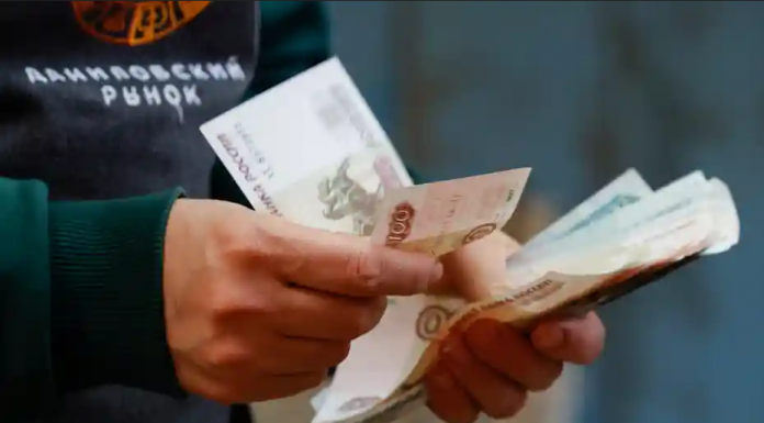 Andrei Caramitru: „În Rusia e ca pe timpul lui Ceaușescu. Populația si firmele nu au voie sa aibă valută. A început specula cu dolari si euro”