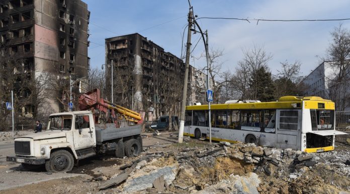 Cel mai cunoscut scriitor ucrainean a trimis publicului român un articol: „Stalingrad? Nu, Mariupol”