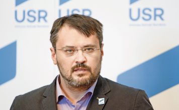 Cristian Ghinea „Specialiștii din Guvern, niște papagali. Au vândut un power point pe post de program de 1 miliard de euro din fonduri europene”