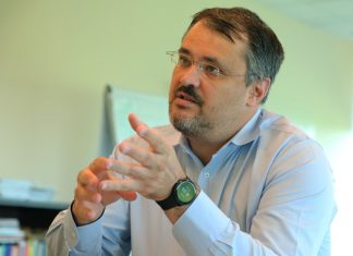 Cristian Ghinea : Când ești ipocrit și îți explodează ciunga în freză. PSD au mințit ca porcii despre consultanță și PNRR