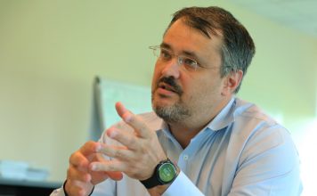 Cristian Ghinea : Când ești ipocrit și îți explodează ciunga în freză. PSD au mințit ca porcii despre consultanță și PNRR