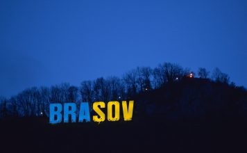 Primăria Municipiului Braşov : Literele de pe Tâmpa și clădirea Primăriei municipiului Brașov vor fi iluminate în culorile albastru și galben, marți și miercuri seară, în semn de solidaritate cu Ucraina