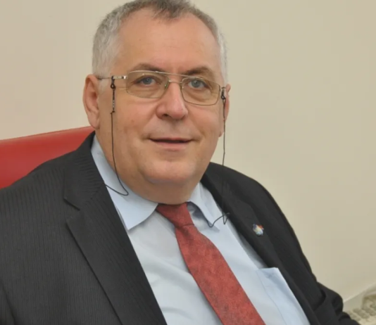 DeFapt.ro : Cine conduce revolta anti-Bolojan a primarilor de comune: fost turnător, primar din 1990, avere impresionantă