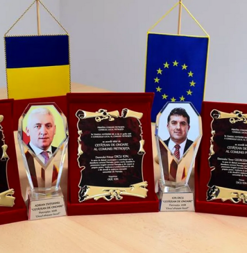 Primarul comunei Pietroşiţa din Dâmboviţa, Ion Leonard Dicu, s-a făcut singur cetăţean de onoare în localitatea pe care o conduce. Edilul s-a arătat foarte emoţionat la primirea distincţiei: Sunt copleşit!