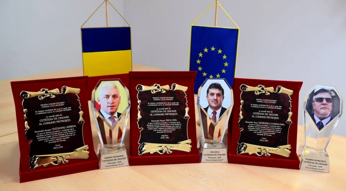 Primarul comunei Pietroşiţa din Dâmboviţa, Ion Leonard Dicu, s-a făcut singur cetăţean de onoare în localitatea pe care o conduce. Edilul s-a arătat foarte emoţionat la primirea distincţiei: Sunt copleşit!